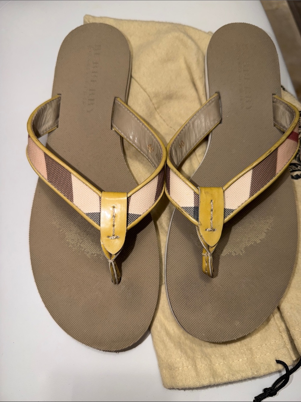 Burberry Tan Plaid Thong
Sandals size 40